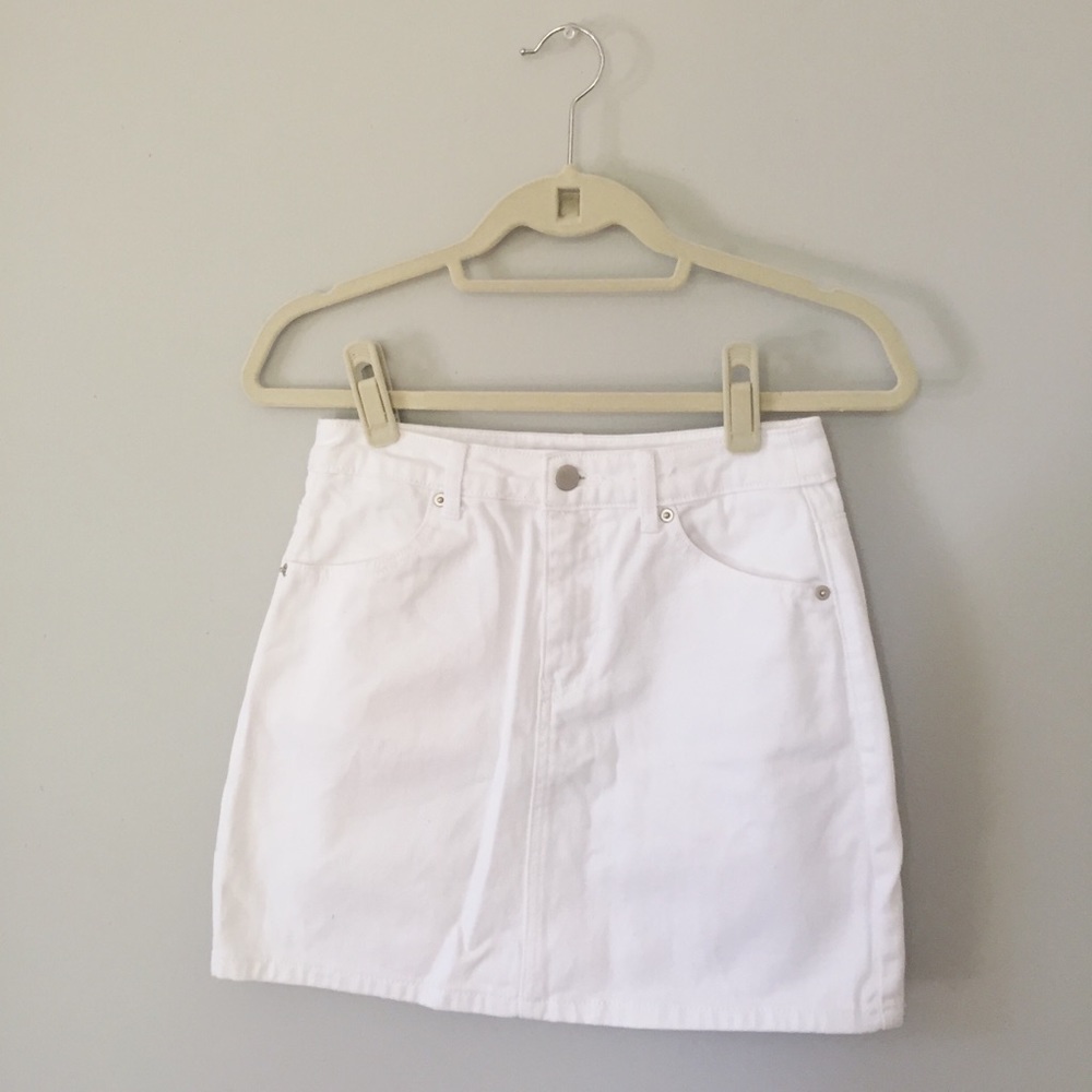 ✨ 3 for $10 moving sale! white denim skirt